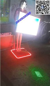 manocanh xoay biển quảng cáo đèn laze