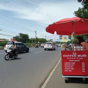 thiết kế xe cà phê nhỏ gọn dù che nắng